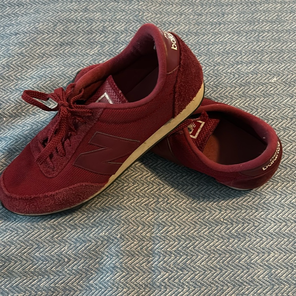 NEW BALANCE men’s suede sneakers